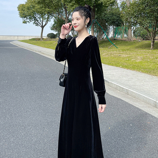 赫本风气质金丝绒黑色连衣裙2024年春装女装高级感法式长裙子