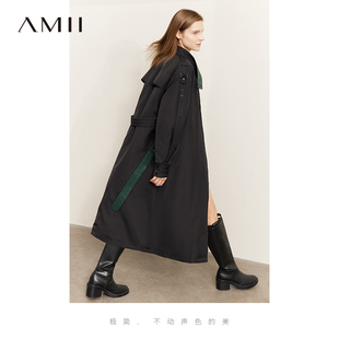 Amii2024年冬立领撞色拼接配腰带风衣式羽绒服女黑色长款外套