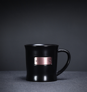 欧式铜章陶瓷马克杯黑白情侣水杯，大容量瓷杯子单品咖啡杯定制logo