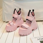 运动凉鞋女粉红色夏季厚底真皮小个子12cm高跟，露趾坡跟时装罗马鞋