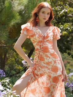 小众海边度假碎花橙色，连衣裙法式v领荷叶，边抽绳系带显瘦长裙