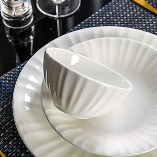 白瓷高端骨瓷碗盘，轻奢无铅镉餐具浮雕，餐盘瓷碗陶瓷家用乔迁套装