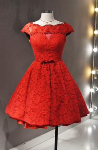 二手礼服短款进口蕾丝，大红色大裙摆包肩超显瘦成人，礼聚会