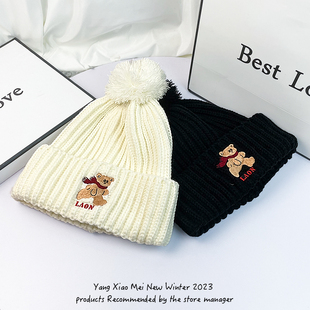 韩版可爱毛球针织帽子女小熊刺绣，加厚粗毛线，帽秋冬季护耳保暖冷帽