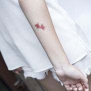 原创女孩红色彼岸花纹身贴防水女持久花性感锁骨脚踝手臂个性花朵