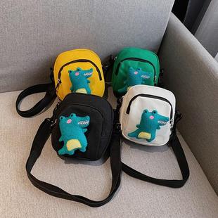 儿童包搭2023布流行款童可爱小恐龙卡通男童斜挎时尚百女包包帆包