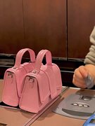 高级质感女2022秋冬鳄鱼纹手提包粉色，休闲小众设计感链条包