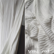立体肌理舒适延伸条纹白 褶皱压褶线条连衣裙礼服造型创意面料布