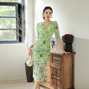 高档连衣裙女2023夏季气质优雅v领短袖显瘦高级感绿色中长裙