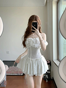 设计感甜美白色，方领短袖连衣裙女纯欲风修身绑带性感短裙包臀裙子
