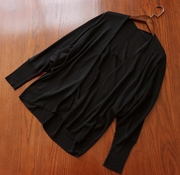 日本小贵牌au家纯黑色，宽松敞开式设计蝙蝠衫设计春秋季针织开衫