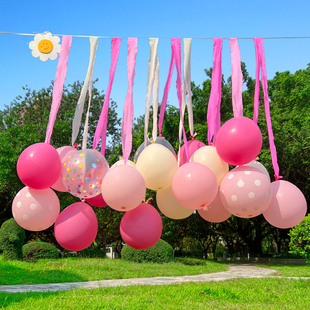 春游野餐气球流苏装饰彩色，背景户外公园儿童宝宝生日派对场景布置