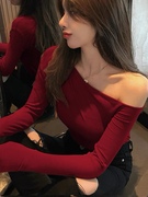 酒红色斜肩露肩长袖T恤女秋设计感紧身纯欲辣妹修身斜领显瘦上衣