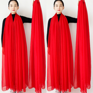 中国红丝巾女秋冬大红色，围巾广场舞蹈纱巾，长款防晒沙滩巾披肩两用