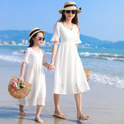 高端亲子装沙滩裙夏季2023洋气母女装蕾丝连衣裙海边旅行度假