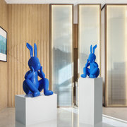 定制售楼处大型落地卡通雕塑抽象坐姿兔装饰品样板间酒店展厅橱窗