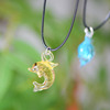 夜光海豚项链挂饰挂件装饰礼物，海洋馆水族馆海底，世界发光玻璃海豚