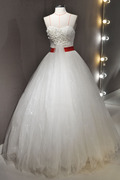 处理婚纱礼服抹胸，齐地撞色白色立体花，精致做工特色广州
