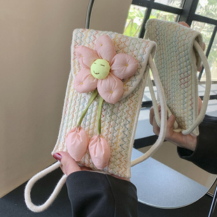 可爱小清新花朵包包女2024时尚棉线编织斜挎包竖款迷你手机包
