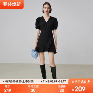 范洛2024夏季法式连衣裙设计感小众，v领泡泡，袖收腰小黑裙子女