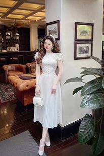 越南小众精致白色水溶蕾丝刺绣花朵裙气质褶皱收腰显瘦短袖连衣裙