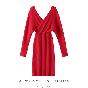 由心而生的气质!红色，双v领羊绒衫女长款100%纯山羊绒毛衣连衣裙