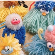 幼儿园彩色毛线绒球眼睛手工，diy区角环创编织制作玩偶课程材料包