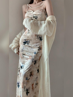 大码新中式水墨印花丝绒，吊带连衣裙女秋季高级感国风气质修身长裙