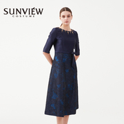 sunview尚约领口装饰纹连衣裙，短袖高腰裙面印花纹高端优雅2024年