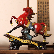 马摆件红色陶瓷马到成功生肖马客厅酒柜办公室桌面工艺品开业