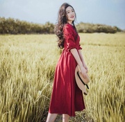 。春夏季复古修身显瘦民族风气质赫本红色，蕾丝大摆连衣裙中长