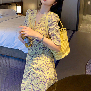 连衣裙女夏2020黄色大码短袖v领雪纺中长款显瘦气质碎花裙子