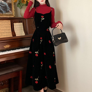 秋冬大码法式高级感刺绣玫瑰丝绒吊带连衣裙半高领打底衫两件套装
