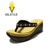 VOLATILE2018卡其色金属装饰 亮片防滑坡跟沙滩人字拖女凉鞋