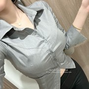 发 韩国UA691自留性感显身材 女人褶皱露腰长袖衬衫
