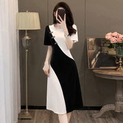 高级感黑白撞色连衣裙女夏季2024法式中长款简约气质短袖裙子