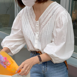 韩国chic法式气质白色，七分袖蕾丝衬衫女秋季压褶设计镂空钩花上衣
