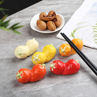 日式zakka陶瓷水果小摆件草莓，筷子架筷托家用餐桌工艺品摆设筷枕