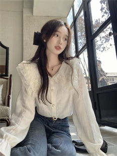 2023秋季女装韩版法式蕾丝，拼接娃娃领甜美长袖衬衫