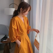 姜黄色连衣裙女夏2022法式桔梗复古V领显瘦长裙小个子初恋裙