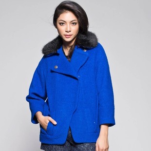 艾ag格品牌春秋，款女装宝蓝色外套140121220毛领，可取下