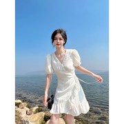 白色连衣裙2024女夏季小个子高级感收腰，法式初恋小白裙泡泡袖