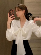 白色V领大蝴蝶结长袖衬衫女春秋设计感韩版气质百搭独特宽松上衣