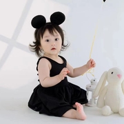 儿童摄影服装米奇简约黑色，背心裙肖像，照周岁女孩兔子气球影楼写真