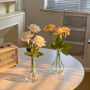 ins风玫瑰花仿真花插花瓶摆件，室内客厅餐桌，花束卧室塑料假花装饰