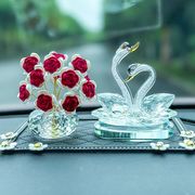 汽车创意水晶天鹅车载摆件中控台浪漫玫瑰花，女神饰品香水座中