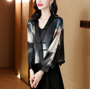 中国风蝙蝠袖短外套女秋季2023时尚，渲染缎开衫洋气小披肩上衣