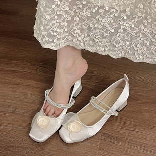 新中式法式花朵珍珠婚鞋女2024方头浅口粗跟单鞋女复古旗袍鞋