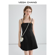 VEGA CHANG黑色吊带连衣裙女2024年春季显瘦气质小个子百褶裙
