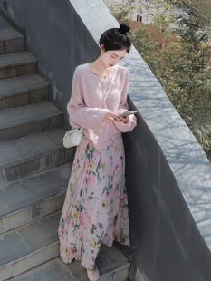 春季流行漂亮法式甜美蜜桃粉针织衫碎花半身裙两件套装